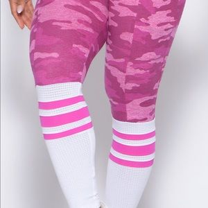 Bombshell pink camo contour leggings size medium